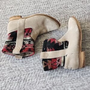 Toms- Aztec size 6
